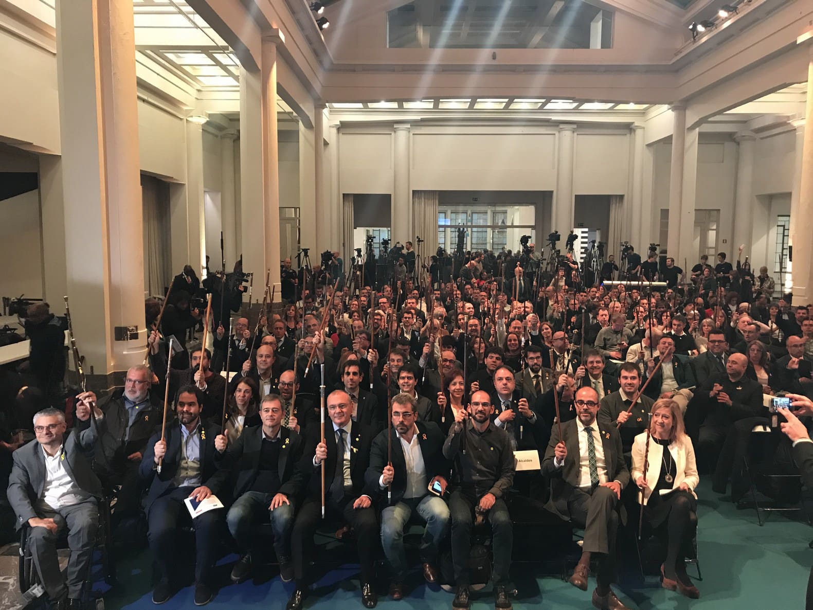 7 de novembre de 2017. Brussel·les, Bèlgica. Els alcaldes i alcaldesses donen suport al president i el Govern català a l’exili.