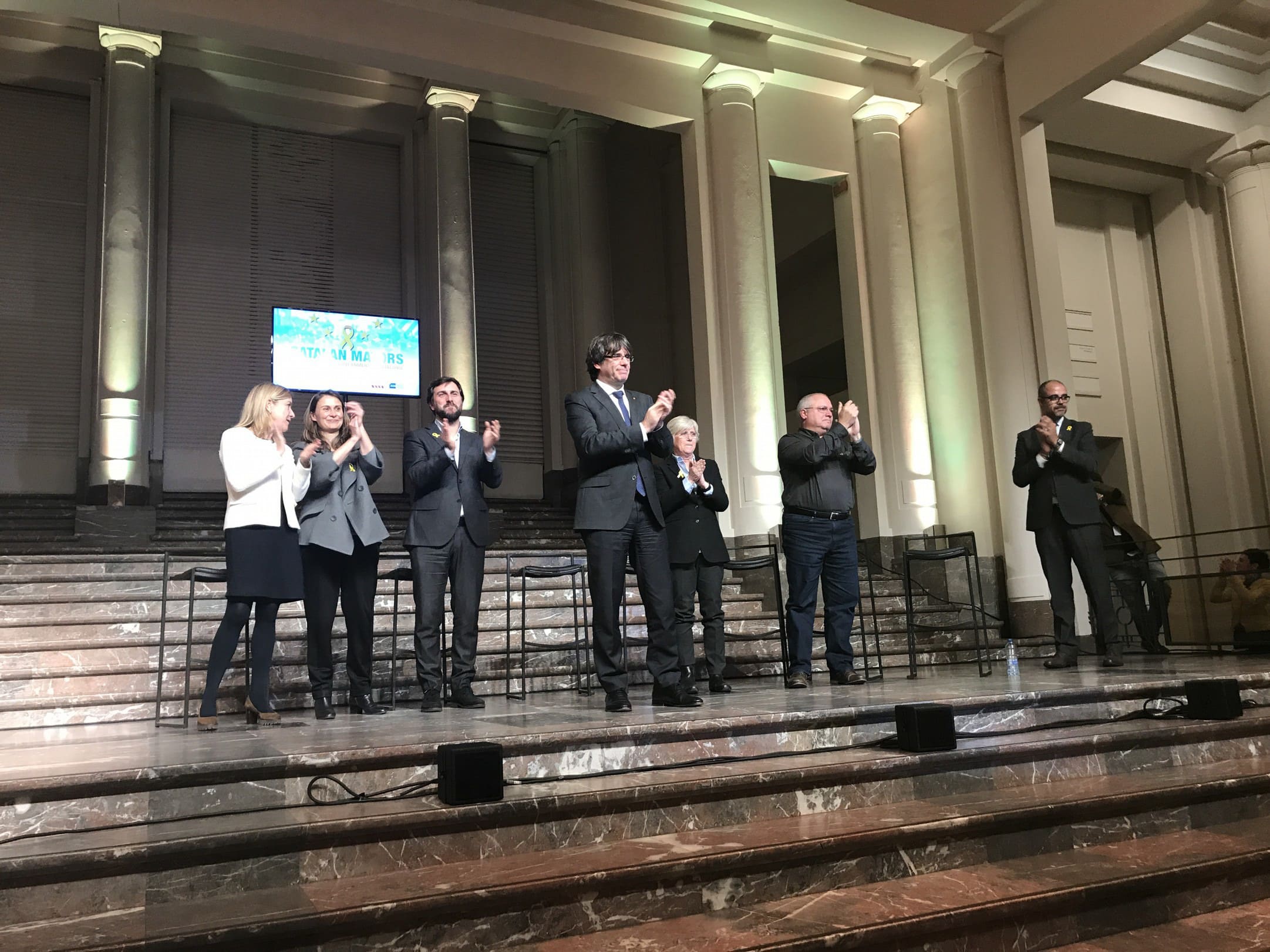 7 de novembre de 2017. Brussel·les, Bèlgica. Els alcaldes i alcaldesses donen suport al president i el Govern català a l’exili.