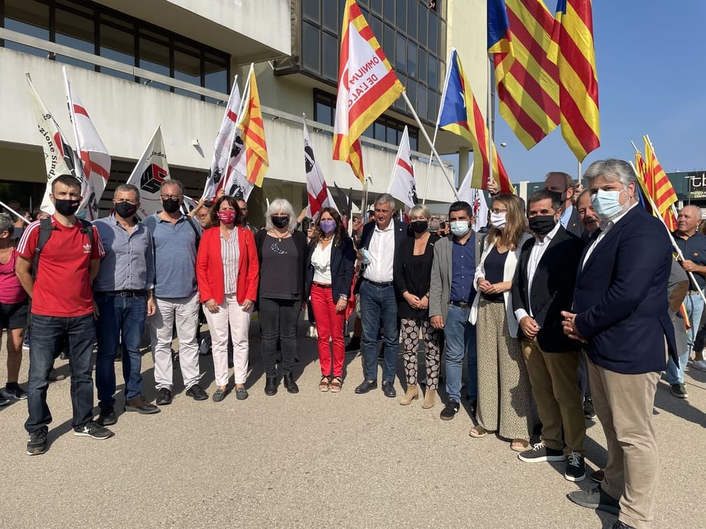4 d’octubrede 2021, Sàsser, Sardenya. L’Assemblea Nacional Catalana, Òmnium Cultural i l’AMI a l’acte de suport al president a l’exili, Carles Puigdemont, que declarava al tribunal d’aquesta localitat, a la vista sobre la petició d’extradició de l’Estat espanyol.