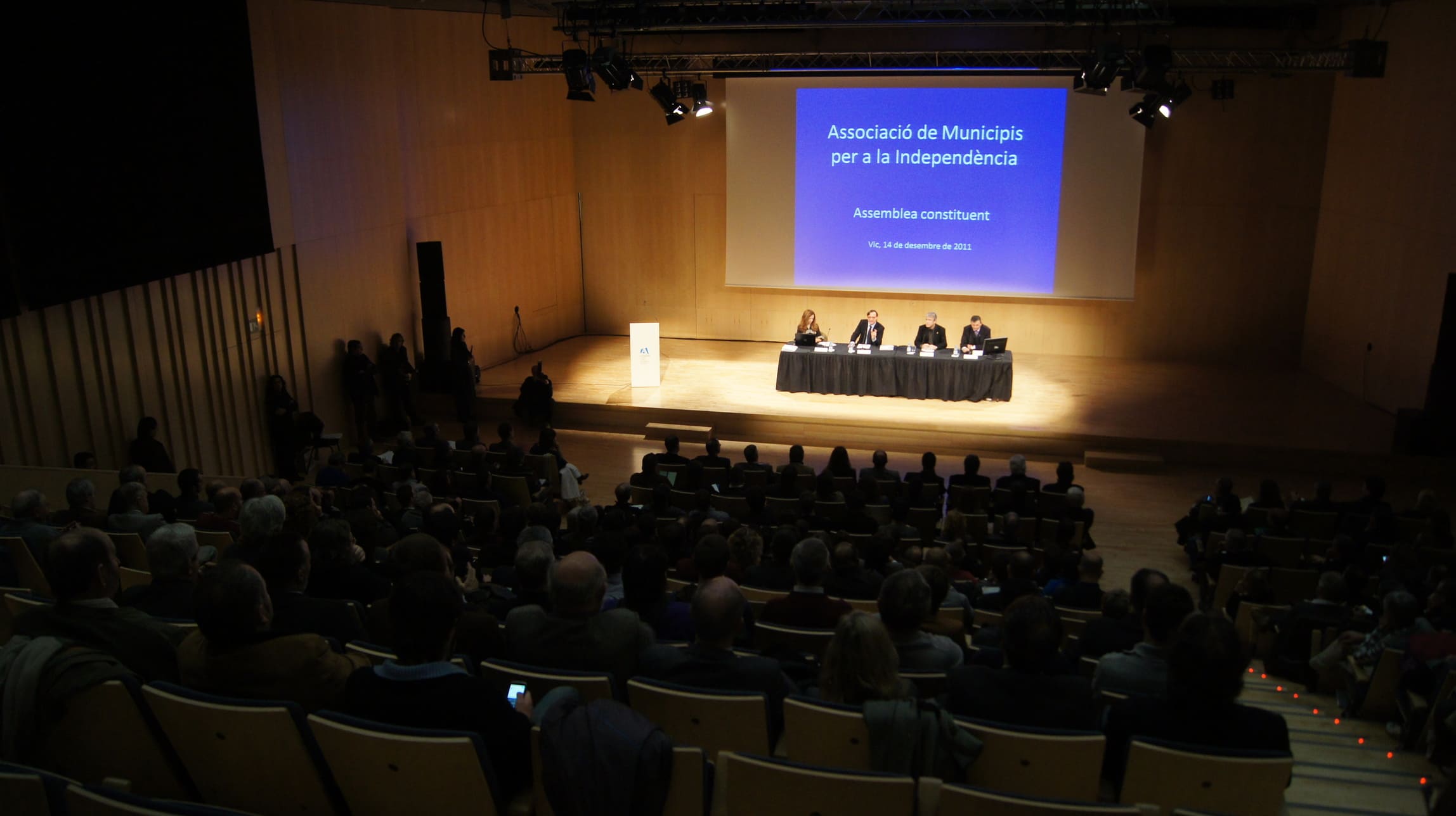 Assemblea de constitució de l’AMI a Vic.